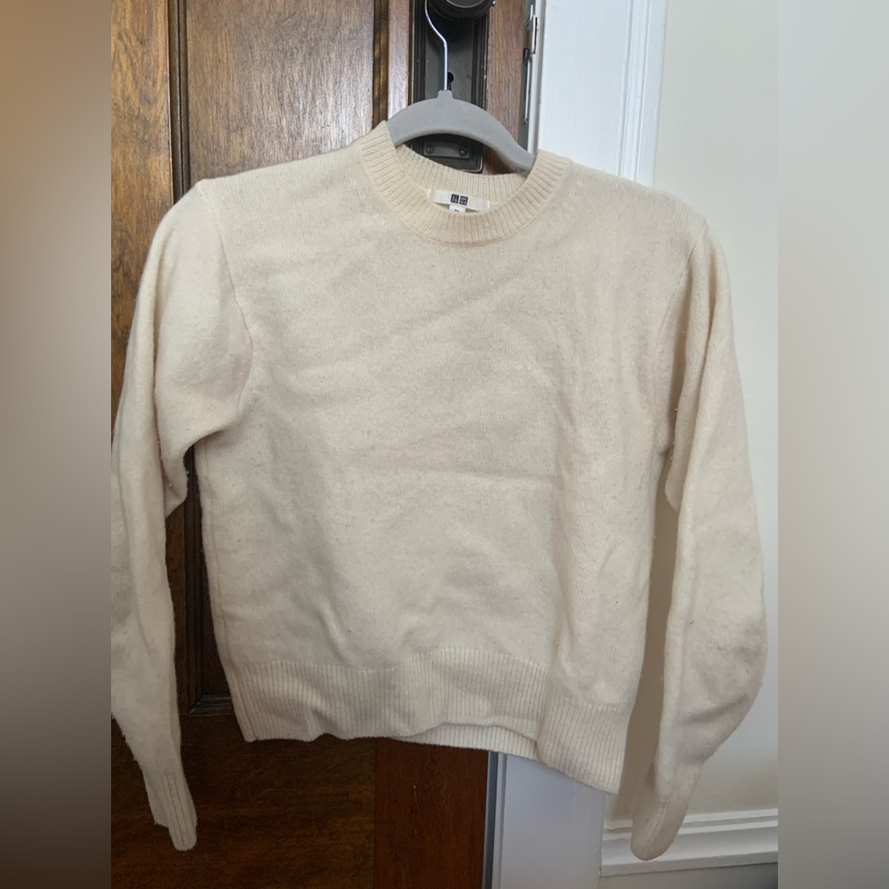 Uniqlo XS Cream sweater